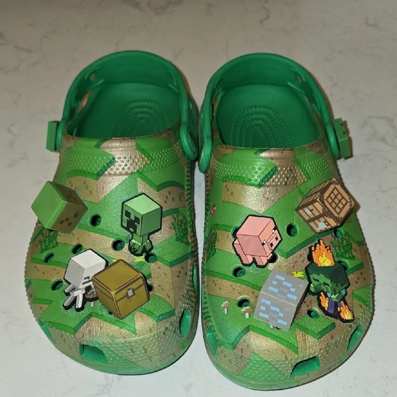 Boys Minecraft Crocs - Picture 1 of 3